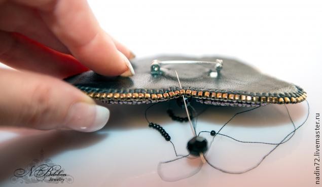 ​Вышивка бисером "Брошь-бабочка экзотическая": мастер-класс, часть 4