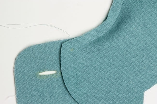 Один из способов притачивания воротника в жакетах или в пальто