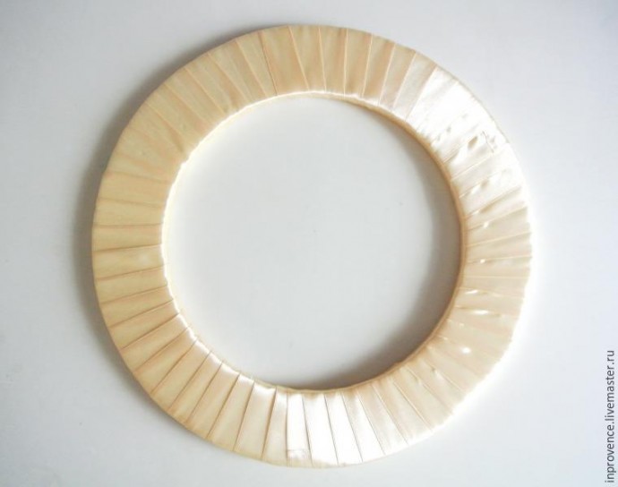 Венок из шишек и орехов Венок из шишек и орехов