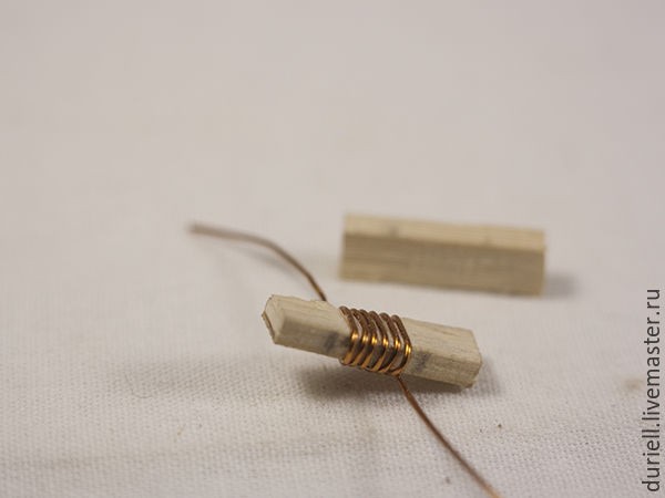 Мастерим миниатюрную гитару "Ретро" для куклы: часть 4