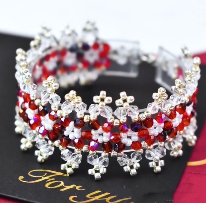 Ажурный браслет из бисера и биконуса