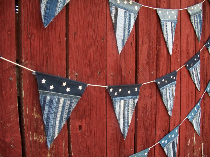 Что сделать из старых джинсов: флажки для декора