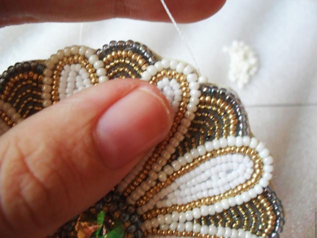 Мастер-класс по созданию вышитой бисером броши "Нео-цветок": часть 6