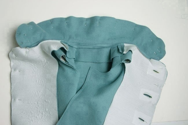 Один из способов притачивания воротника в жакетах или в пальто