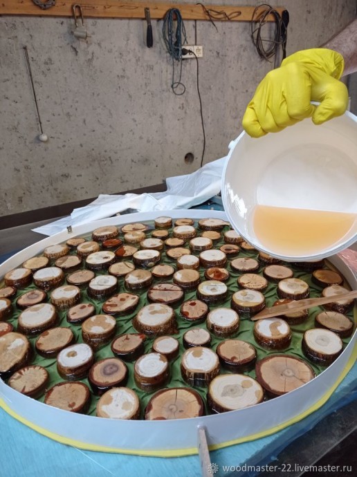 Изготовление столешницы из эпоксидной смолы и спилов: часть 2