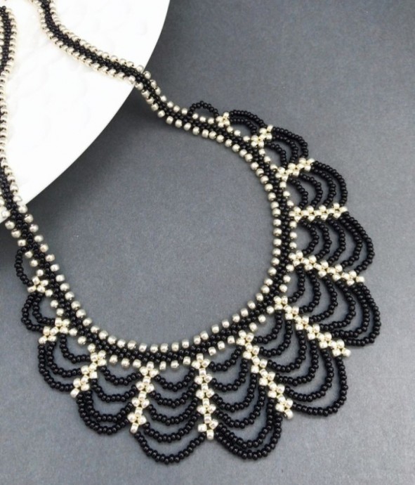 Изящное колье