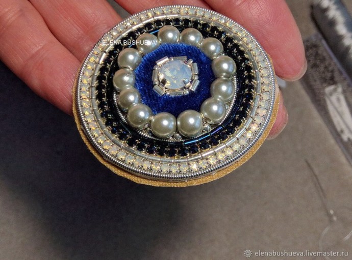 Потайной способ обработки края броши Потайной способ обработки края броши