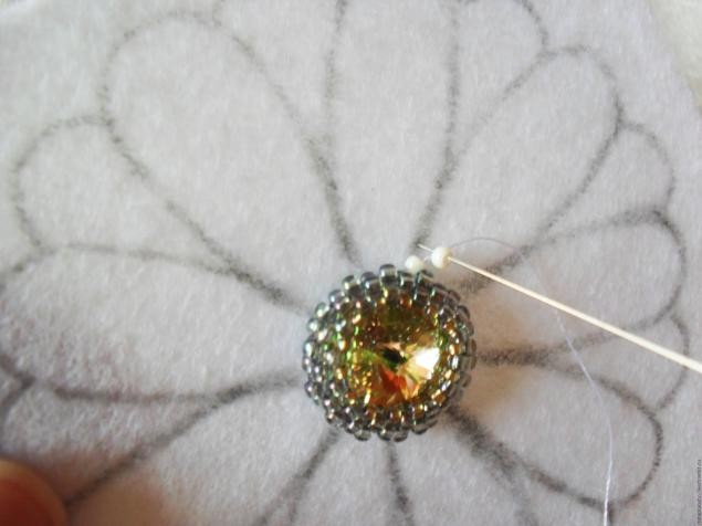 Мастер-класс по созданию вышитой бисером броши "Нео-цветок": часть 3