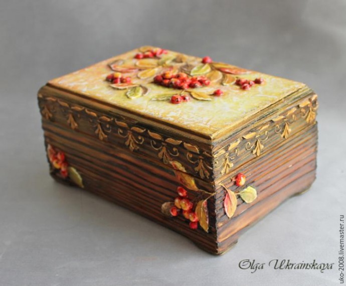 Шкатулка с рябиной в объемной технике