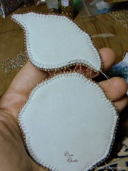 Вышиваем бисером колье "Голубые цветы": часть 1