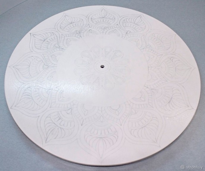 ​Расписываем интерьерные часы в смешанной технике: часть 4