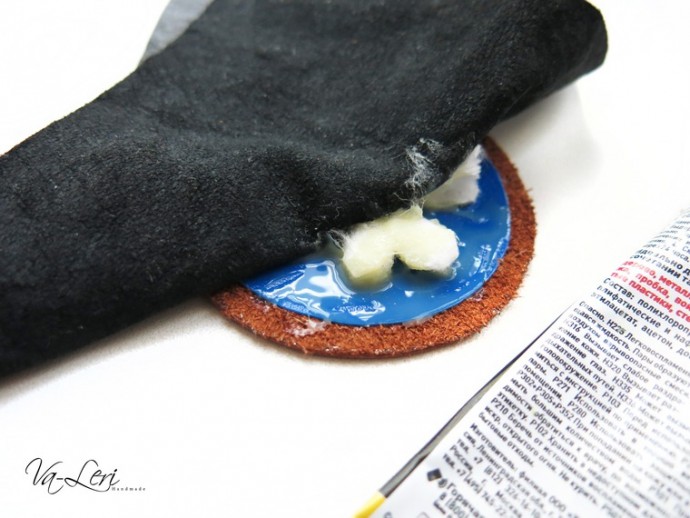 ​Изготавливаем кожаный брелок с объемным четырехлистником на удачу: часть 2