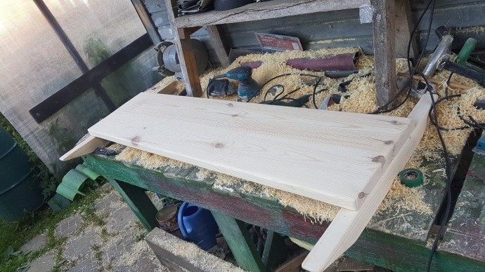 ​Самодельные деревянные качели в стиле перголы