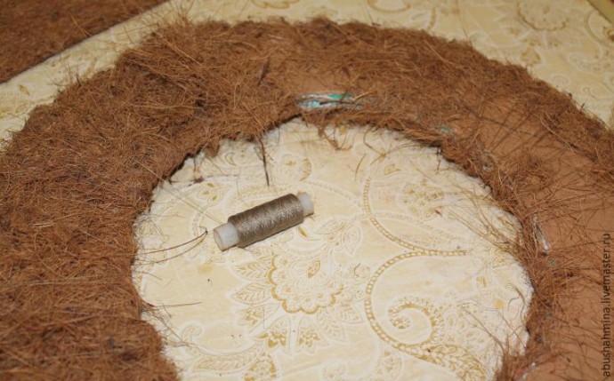 Делаем новогодний эко-венок из пробок