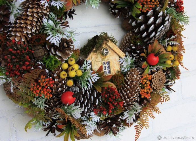 Рождественский венок с шишками и домиком: часть 4