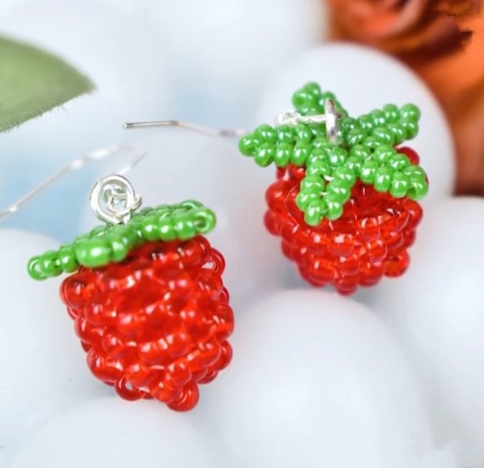 ​Ягода малины из бисера