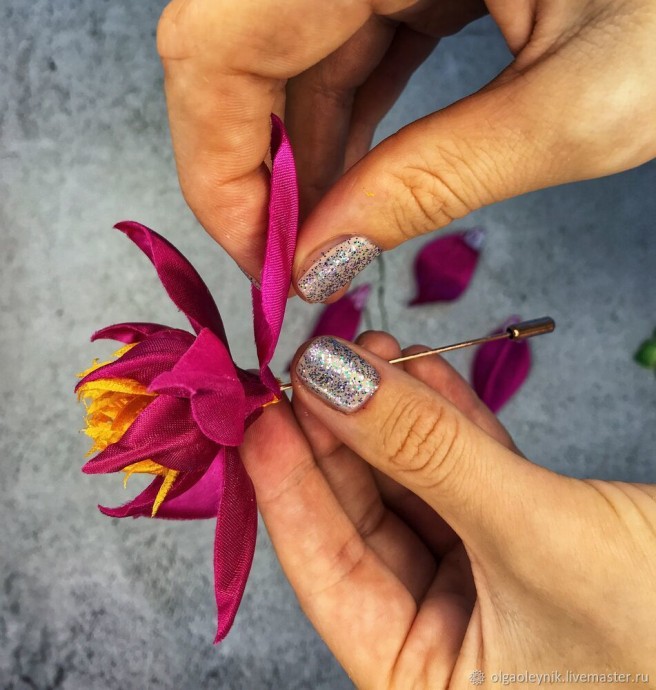 ​Как сделать брошку-пин "Лотос": часть 3