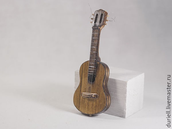Мастерим миниатюрную гитару "Ретро" для куклы: часть 4