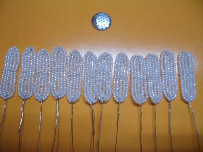 Ромашки из бисера