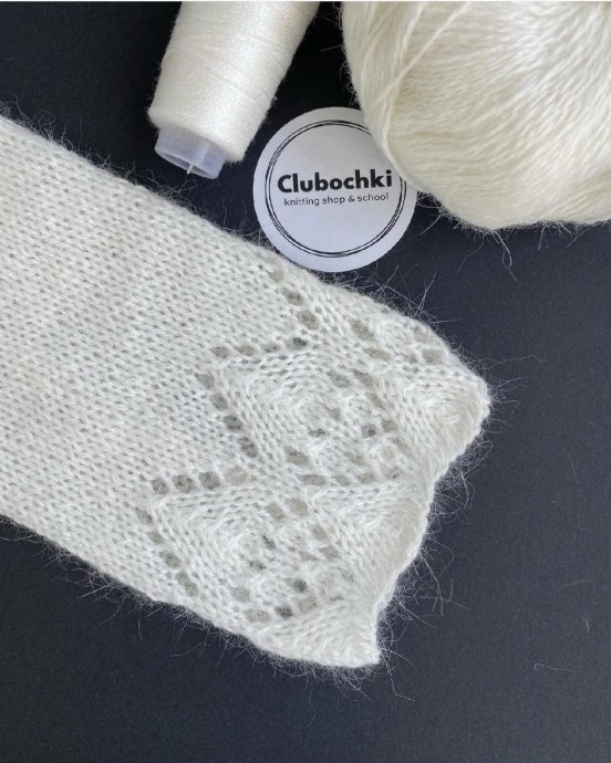 ​Ажурный узор спицами для отделки рукавов