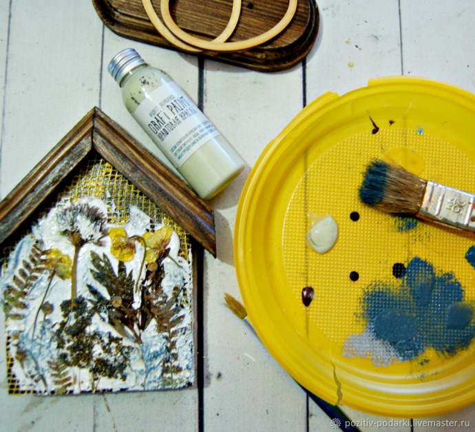 Как украсить интерьерный домик с настоящим гербарием