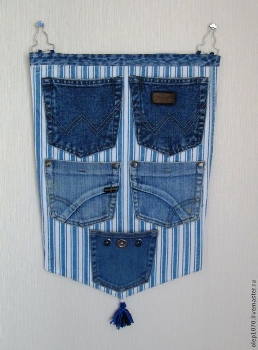 Что сделать из старых джинсов: органайзер на стену