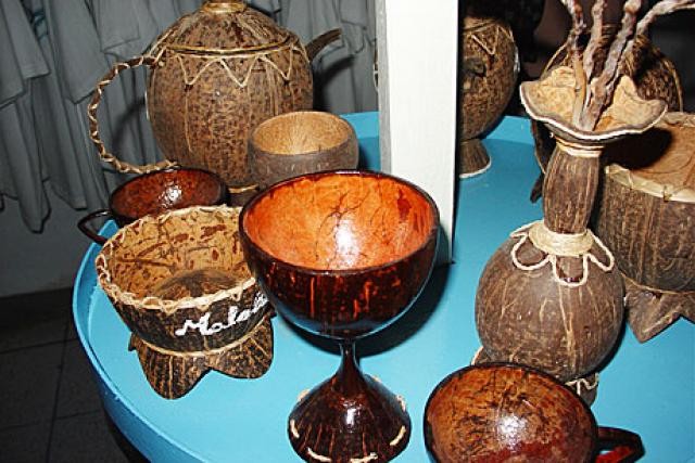 ​Изделия из кокосовых орехов и бамбука