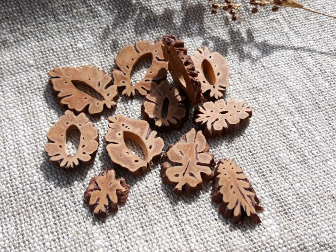 ​Украшения из косточек фруктов