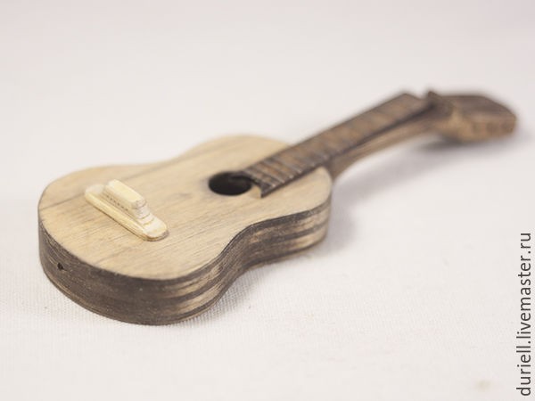 Мастерим миниатюрную гитару "Ретро" для куклы: часть 4