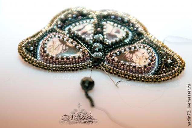 ​Вышивка бисером "Брошь-бабочка экзотическая": мастер-класс, часть 4