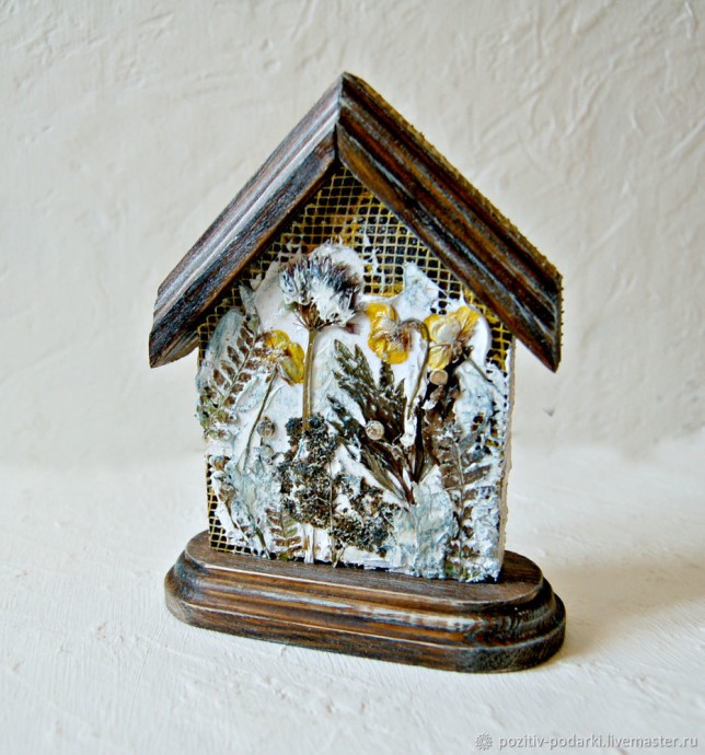 Как украсить интерьерный домик с настоящим гербарием