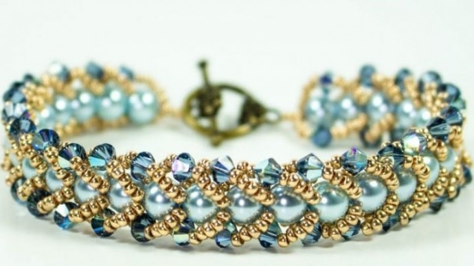 Плоский американский жгут из бисера и бусин