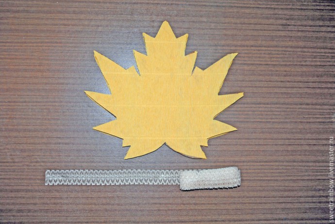 Делаем оригинальную композицию из конфет "Кленовый лист": часть 1