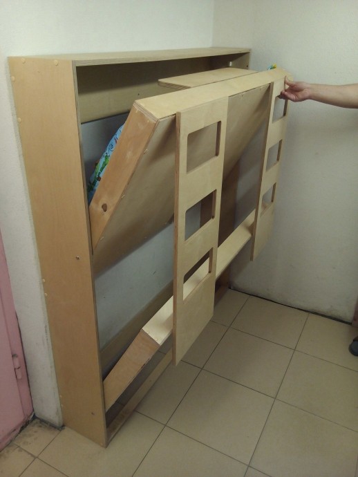 ​Необычная складная 2-ярусная кровать из фанеры