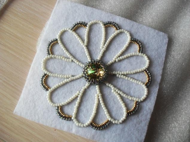 Мастер-класс по созданию вышитой бисером броши "Нео-цветок": часть 4