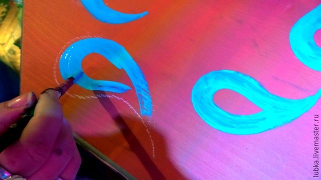 Расписываем стол восточными узорами: часть 1