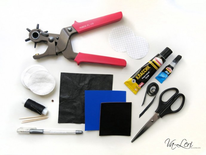 ​Изготавливаем кожаный брелок с объемным четырехлистником на удачу: часть 1