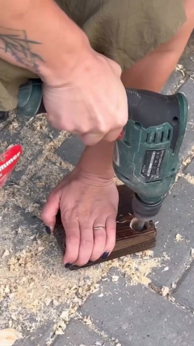 Оригинальная полка для вина