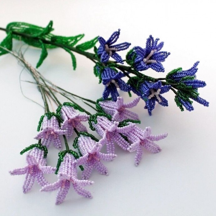 Нежные цветы из бисера
