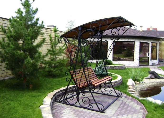 ​Дачные качели: виды, установка, меры предосторожности