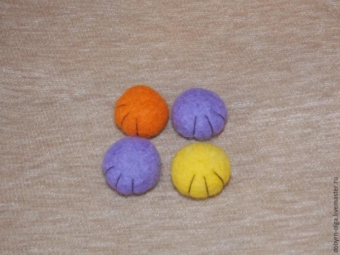 Позитивный пёс Шарик, выполненный в технике сухого и мокрого валяния: часть 3