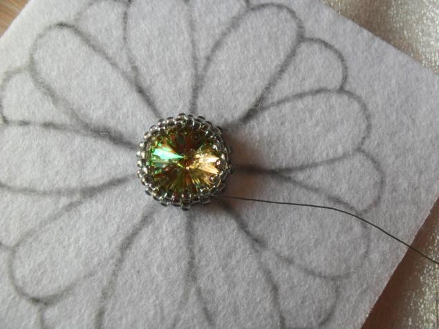 Мастер-класс по созданию вышитой бисером броши "Нео-цветок": часть 3