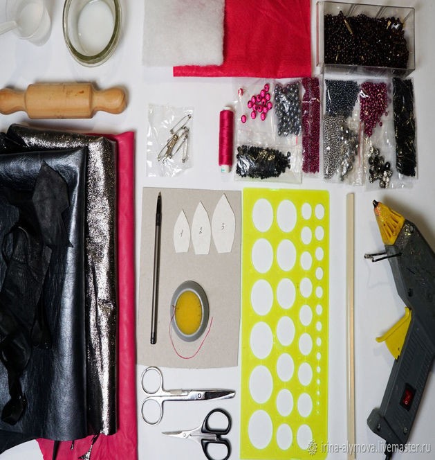 ​Делаем брошь-цветок из кожи: часть 1