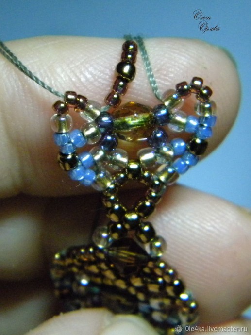 Вышиваем бисером колье "Голубые цветы": часть 2