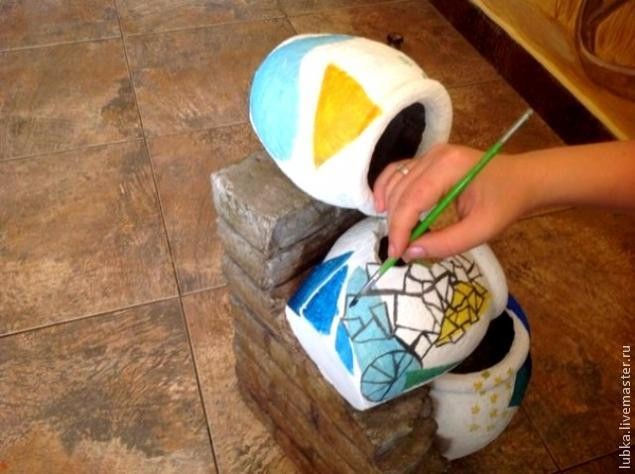 Роспись в стиле Гауди: декор паркового фонтанчика