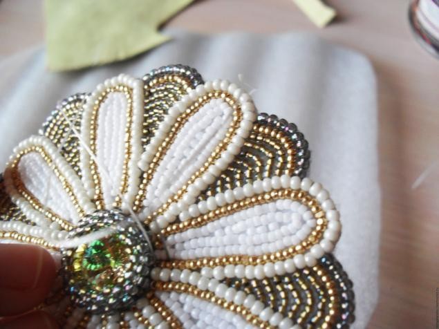 Мастер-класс по созданию вышитой бисером броши "Нео-цветок": часть 5