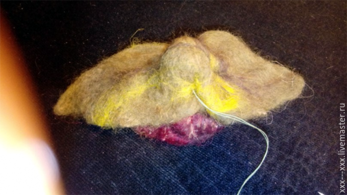 ​Делаем валяную брошь "Увядающие розы": часть 2