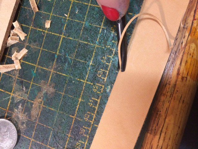 Как ровно обрезать углы на толстой коже