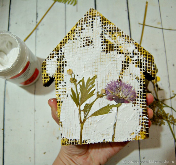 Как украсить интерьерный домик с настоящим гербарием