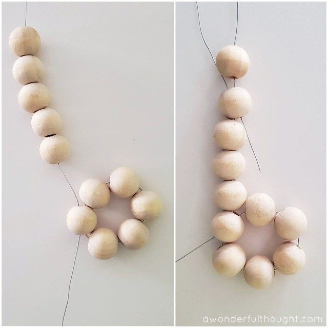 Снежинки из бусин